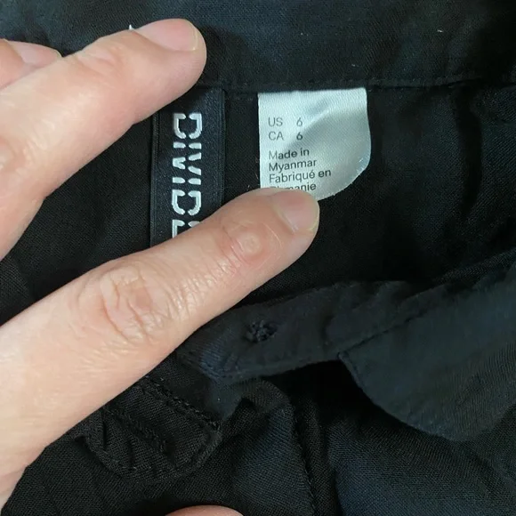 $9 SALE H&M Black long sleeves button down shirt - Picture 4 of 4